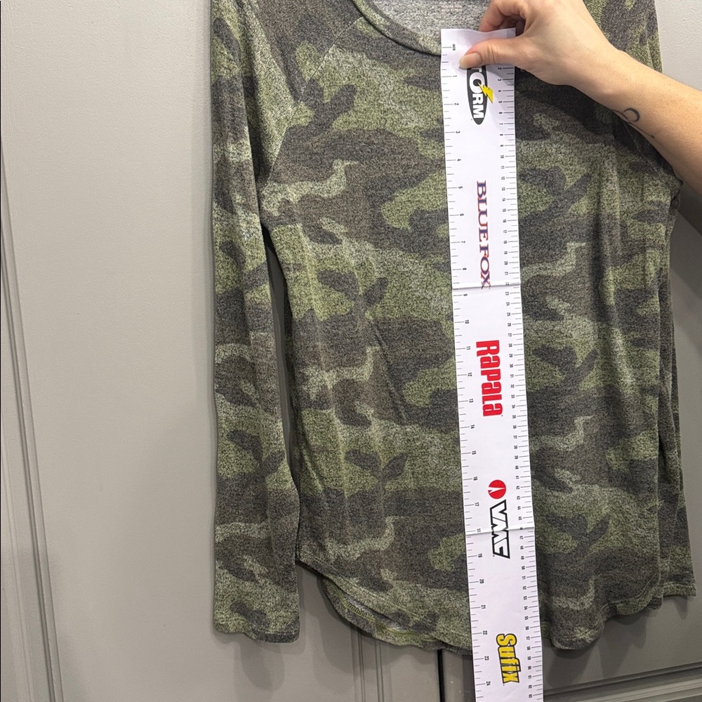 American Eagle Outfitters Green Camo Long Sleeve Tee - Picture 4 of 7